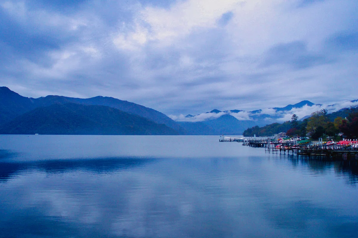 [Photo] Lake Chuzenji, Blue Melting into Silence｜seiha