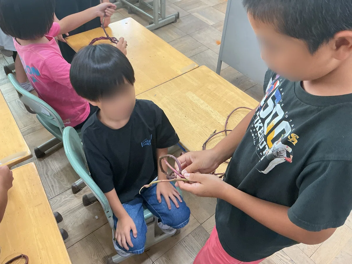 [1st and 5th Graders] Connecting with Vines: A Circle of Friendship｜摂津 ...