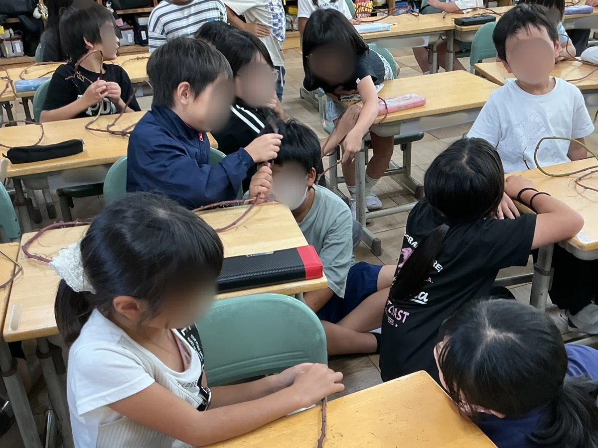 [1st and 5th Graders] Connecting with Vines: A Circle of Friendship｜摂津 ...