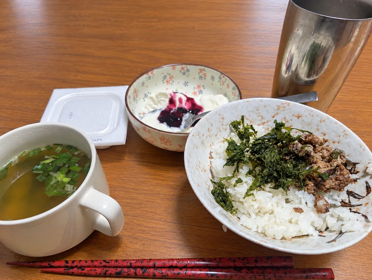 [Diet Log: Day 60] 81.8kg | A day of reusing ground meat soboro for ...