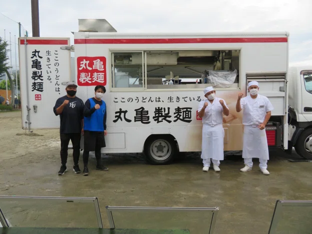 株式会社トリドールホールディングス（丸亀製麺）様より、出来立てのうどんと天ぷらをご提供いただきました✨