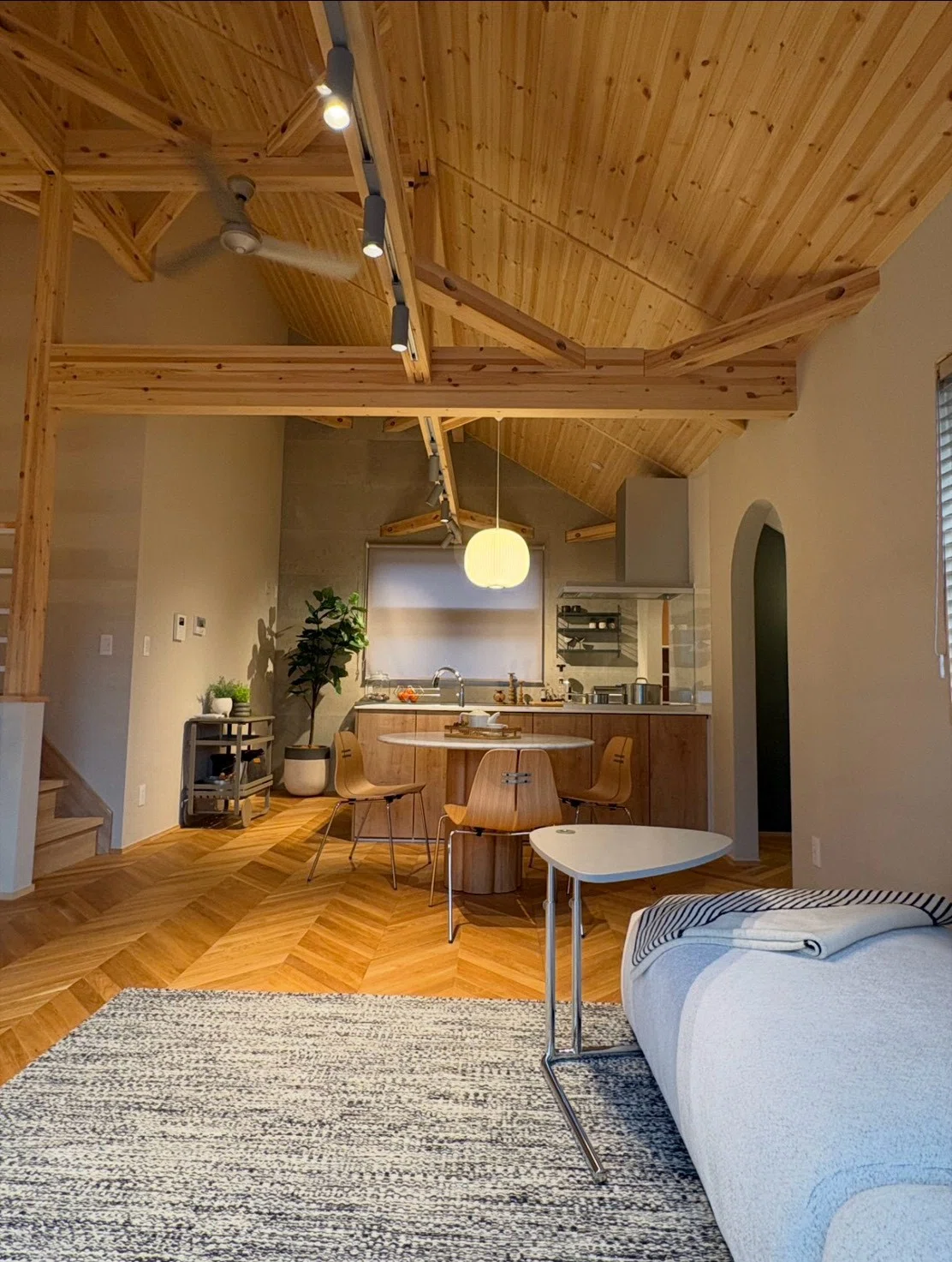 A Triangular Room Room Tour Vol. 19: Nordic & Japandi Mix × Triangular Roof Skip Floor ...