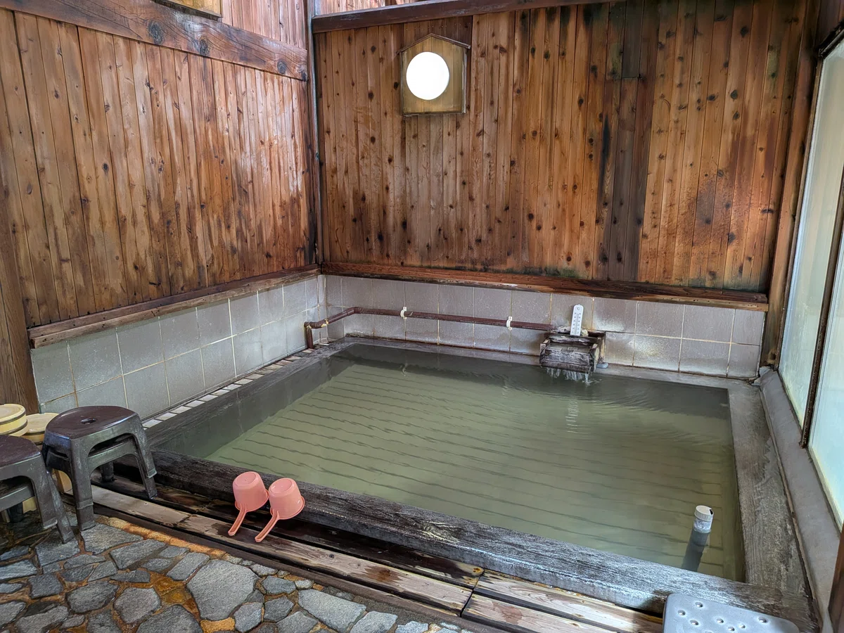 Is the kanji for 'yubune' written as '湯船' or '湯舟'?｜鎌田よしふみ｜青森の温泉ソムリエ♨