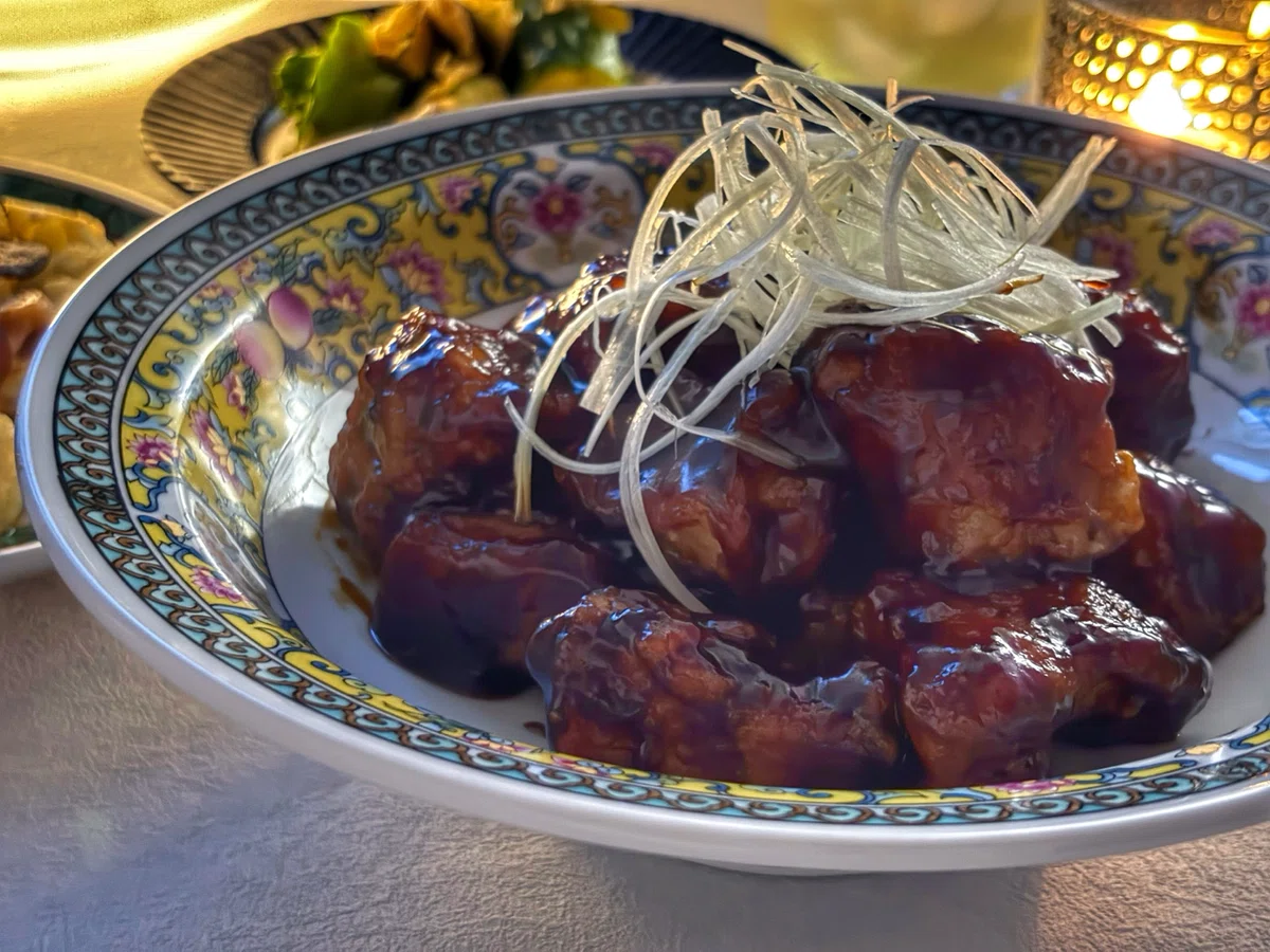 [Cooking] Home-style Chinese meal featuring juicy black vinegar pork｜カオル