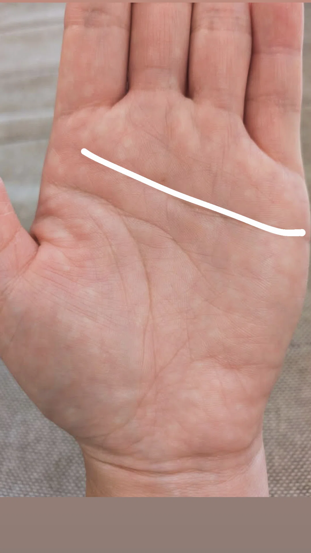 Is your heart line straight? Or does it curve upward?｜hinako｜手相家・占い師