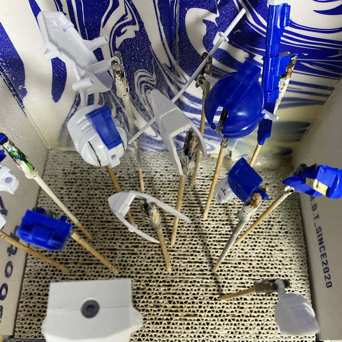 Adding a golden shine to the nostalgic blue armor. Finishing the SD ...