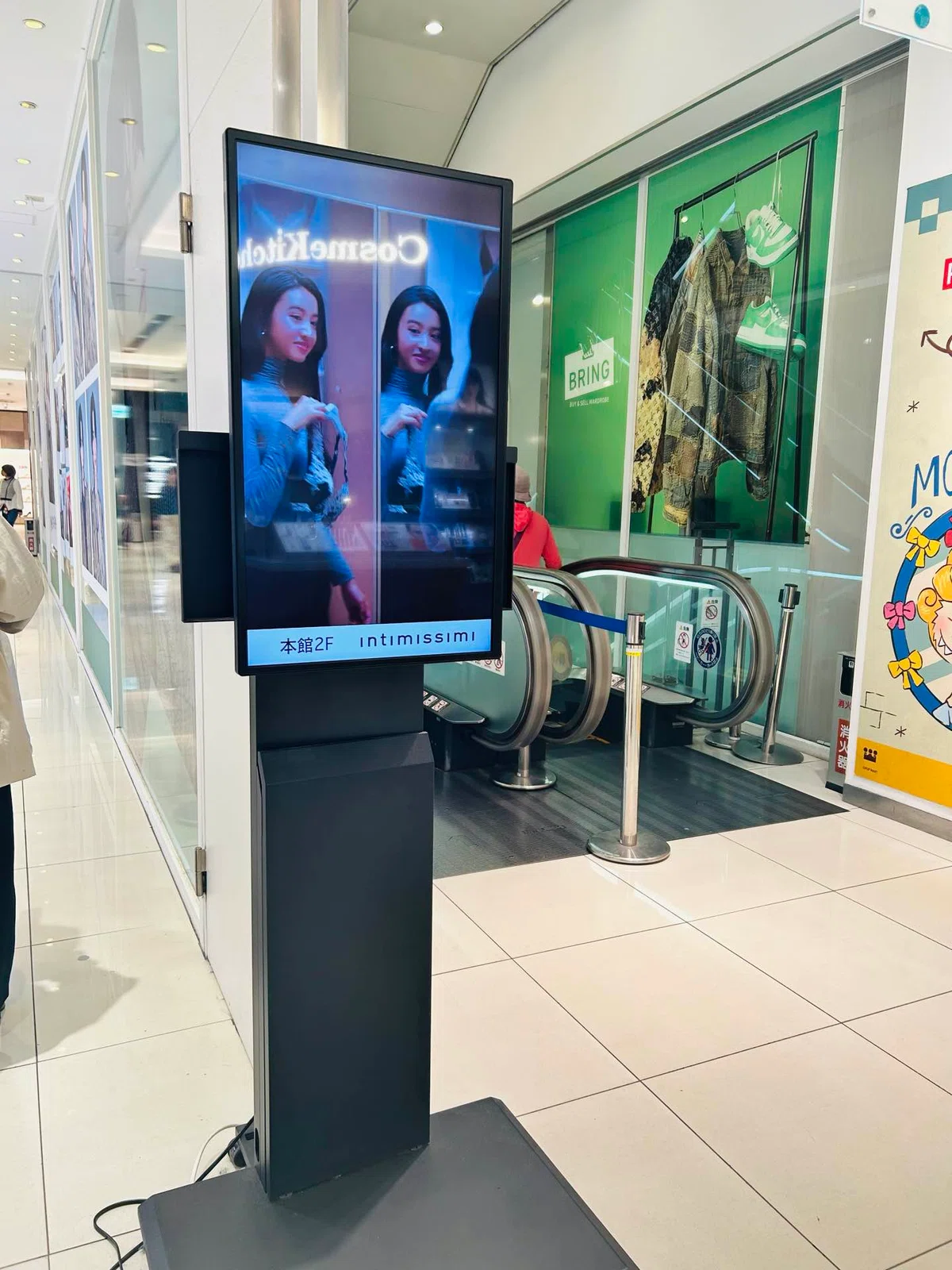 Digital Signage In Store How is digital signage being used?|やまさき|LINEで再来店をつくる人