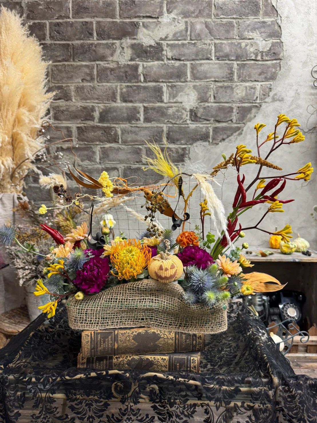 Small Flower Different Color Decorating with flowers is welcoming the season | A small Halloween ...