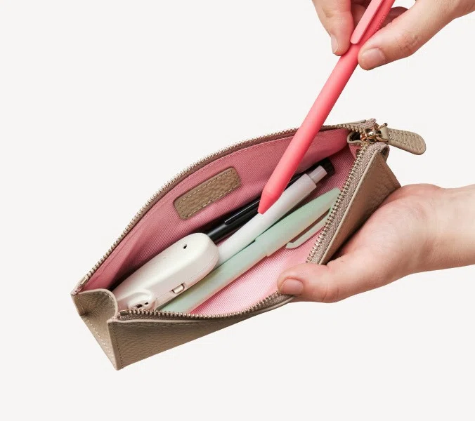 Triangular Pen Box A triangular case that stands on your desk, weighing about 55g. Holds ...