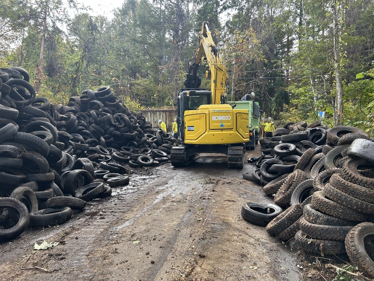 [Illegal Dumping Removal] A mountain of tires I saw in the mountains｜佐藤 ...