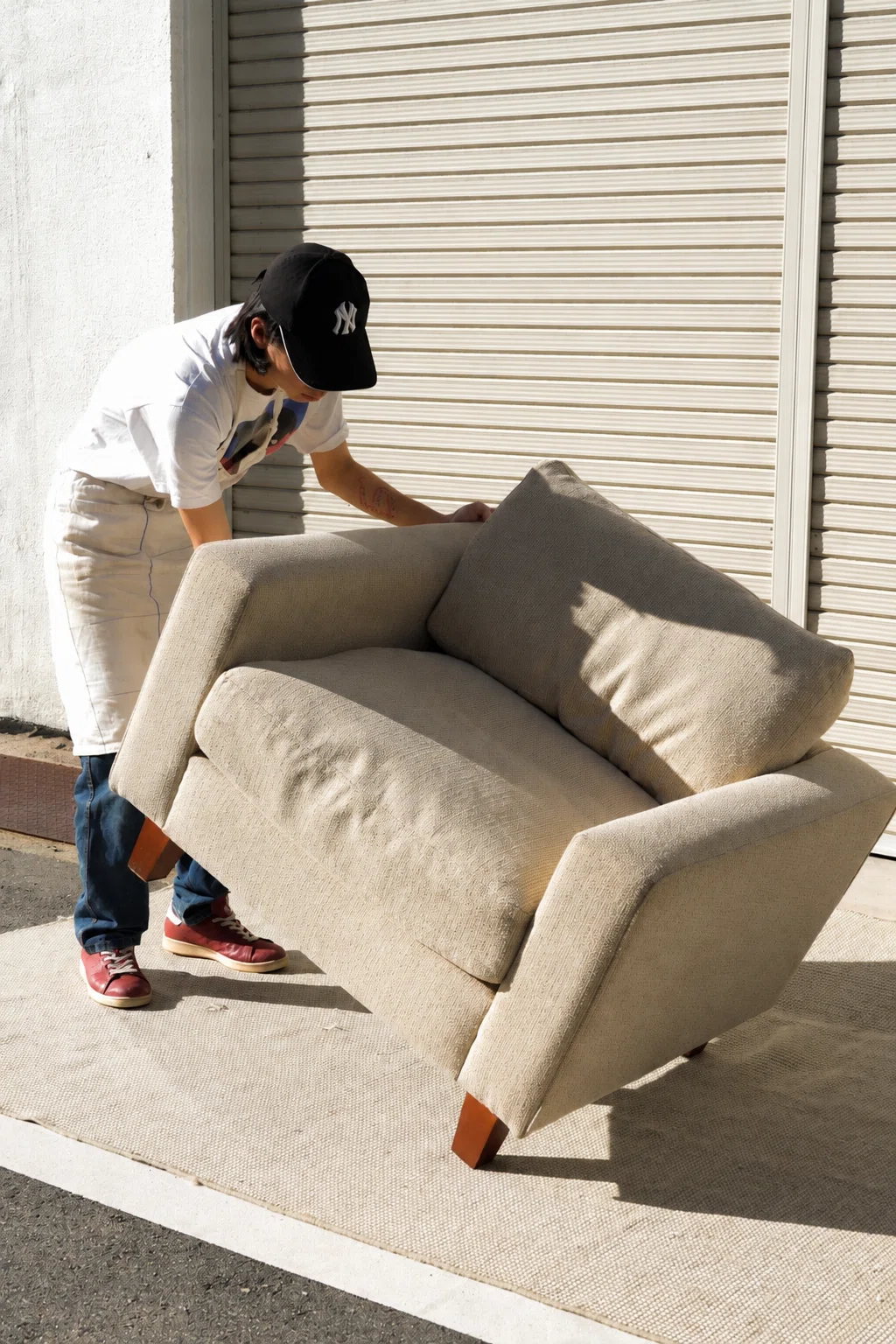 Trend Position Neither White-Collar nor Blue-Collar: The Job of a Re-style Buyer|中古 ...