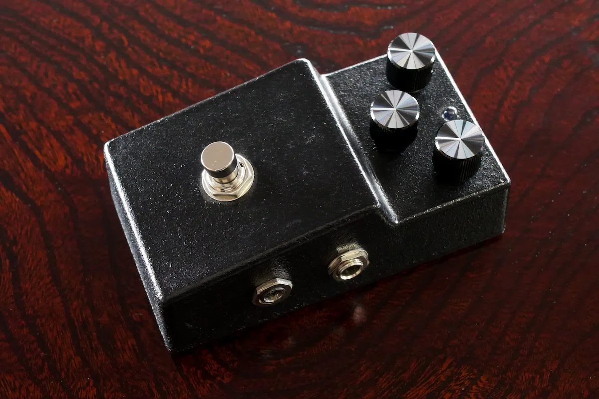 南部鉄器バッファー黒匣-KUROHAKO-で、楽器の音色をもっと豊かに｜kgr