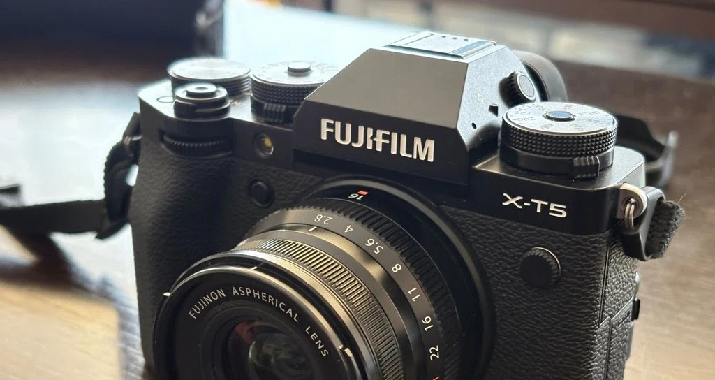 FUJIFILM X-T5】X-T5とXF27mm F2.8で、梅雨空の上野をスナップ撮影｜No.54