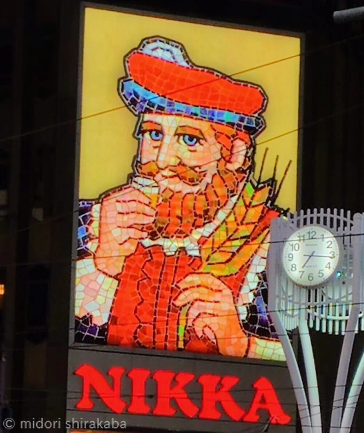 KING OF BLENDERS 六角形看板 ススキノ交差点の看板に描かれた男の正体！キング・オブ・ブレンダーズ