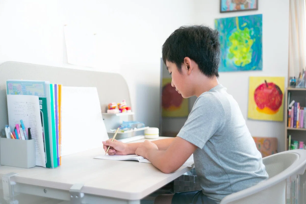 わたしのmirumio】小さな学習机から、大人になっても使えるものを｜R.I