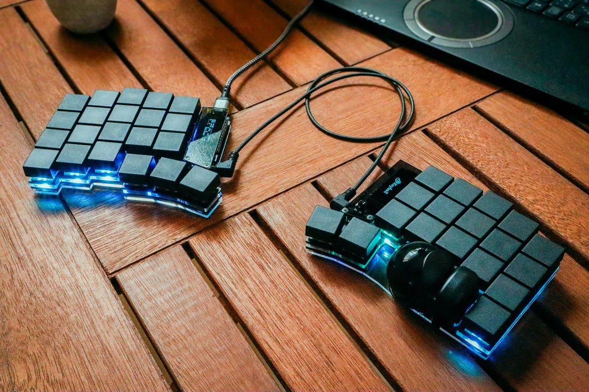 自作キーボード手を出したら,明らかに疲れにくくなった【roBa/roBaish