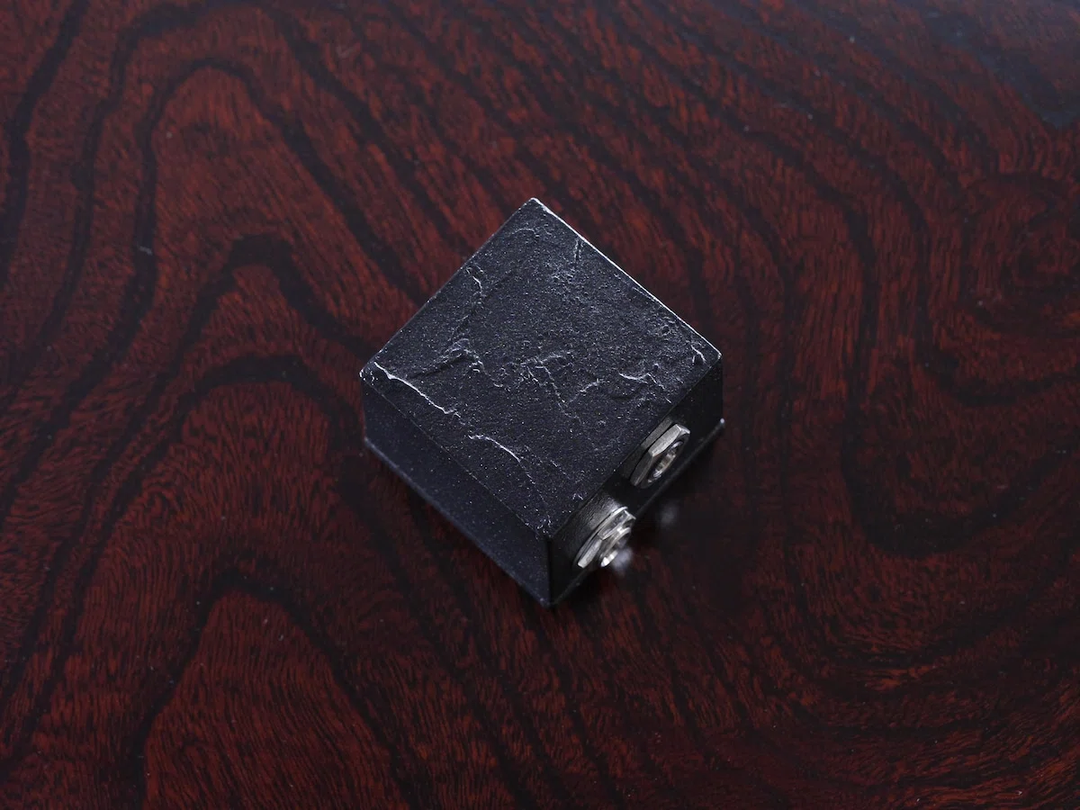 南部鉄器バッファー黒匣-KUROHAKO-で、楽器の音色をもっと豊かに｜kgr