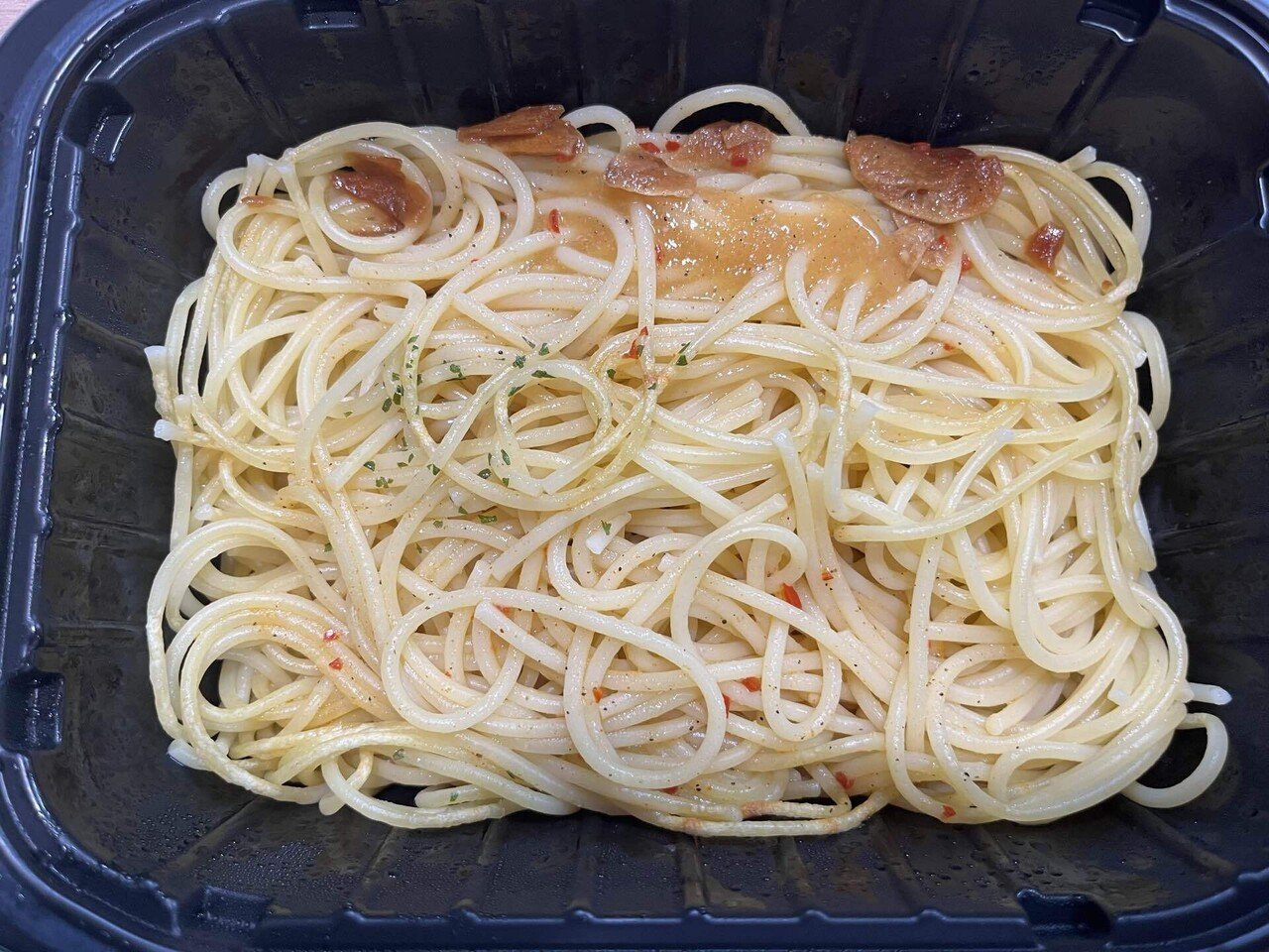 セブンイレブンのガツンと焦がしにんにくペペロンチーノ｜ザ