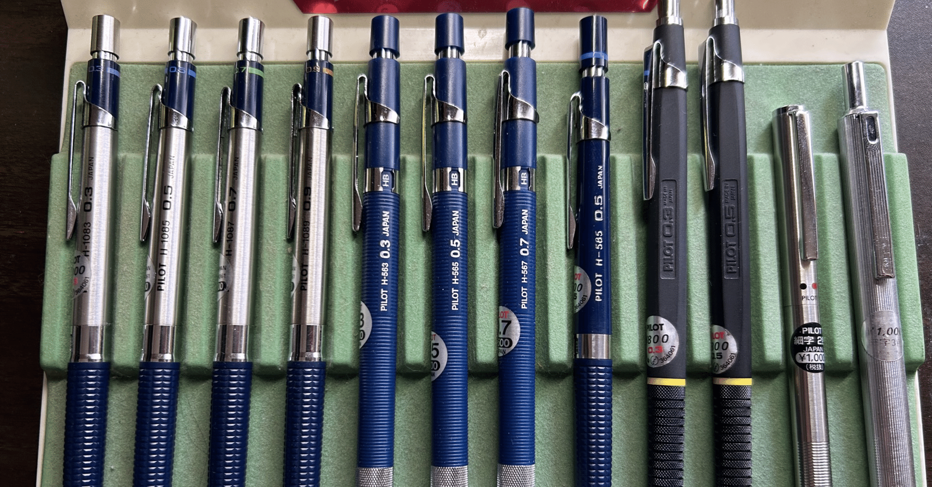 Pilot 1995 - (partial, shot by cell phone) - Catalogs - Knockology