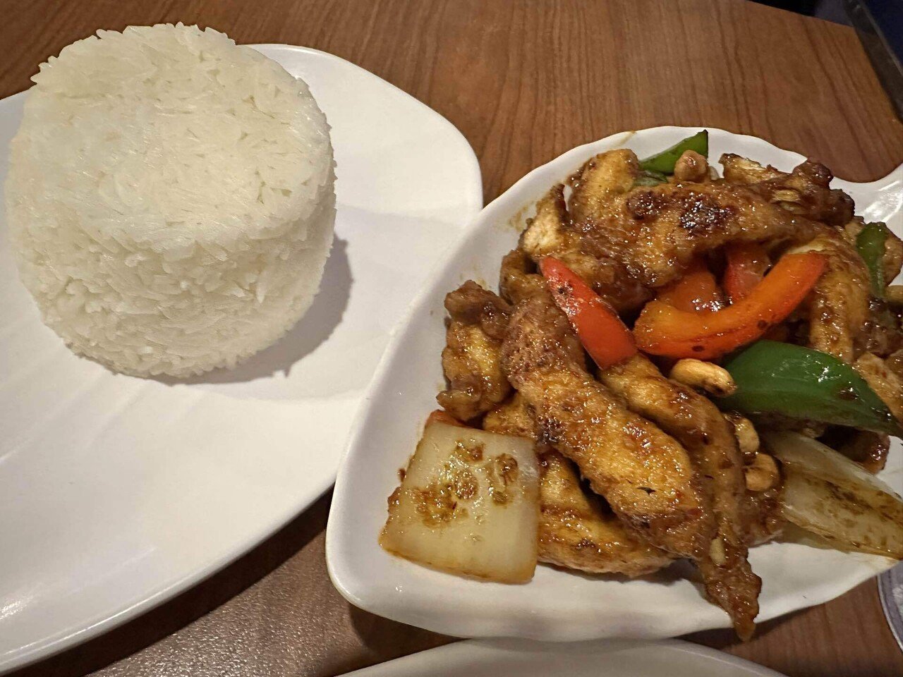 トロントで美味しいタイ料理のお店【SukhoTHAI】｜ぐらうんどほっぐノ日常