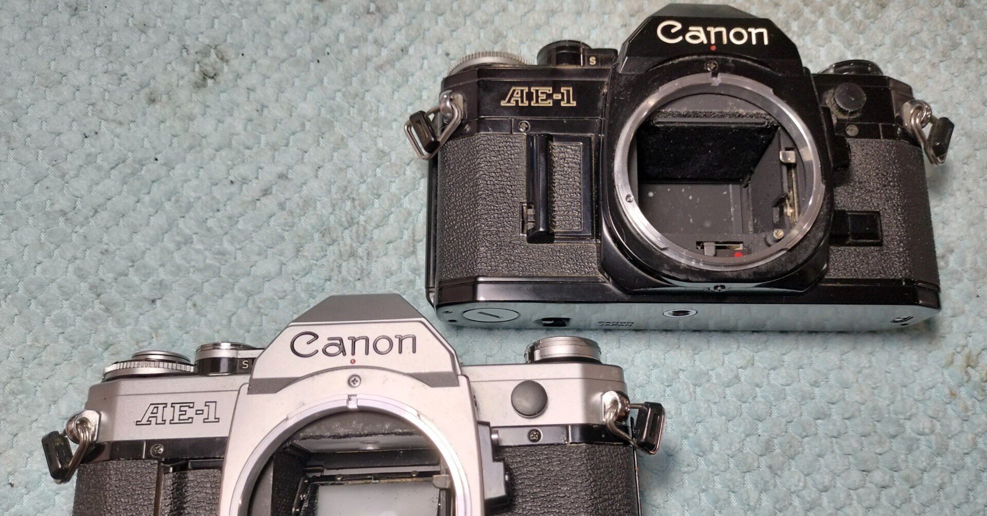 一眼レフカメラのシルバー→ブラック交換|フィルムカメラ修理のアクア 一眼レフカメラのシルバー→ブラック交換|フィルムカメラ修理のアクア