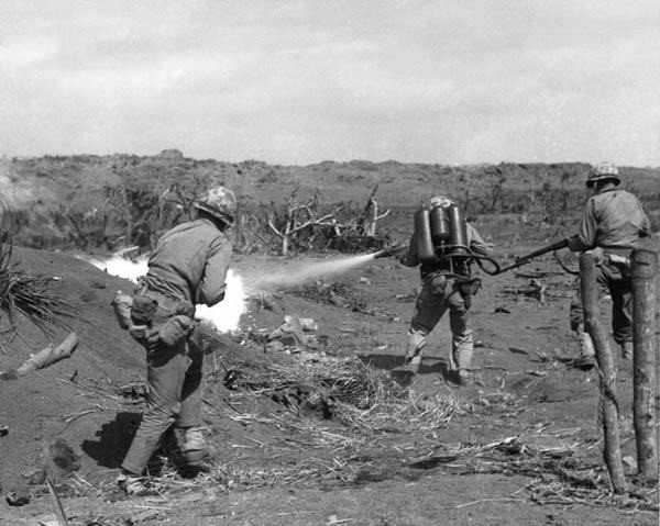 沖縄戦：１９４５年２月１８日】硫黄島への艦砲射撃つづく 硫黄島を 