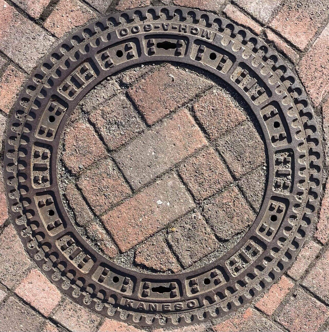 京都府京丹後市 （旧中郡峰山町） マンホールの蓋｜aptx4869