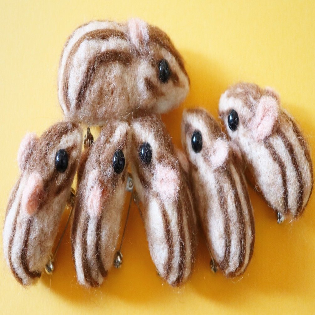 子リスが可愛すぎて作った羊毛フェルト、本物のシマリスがいる