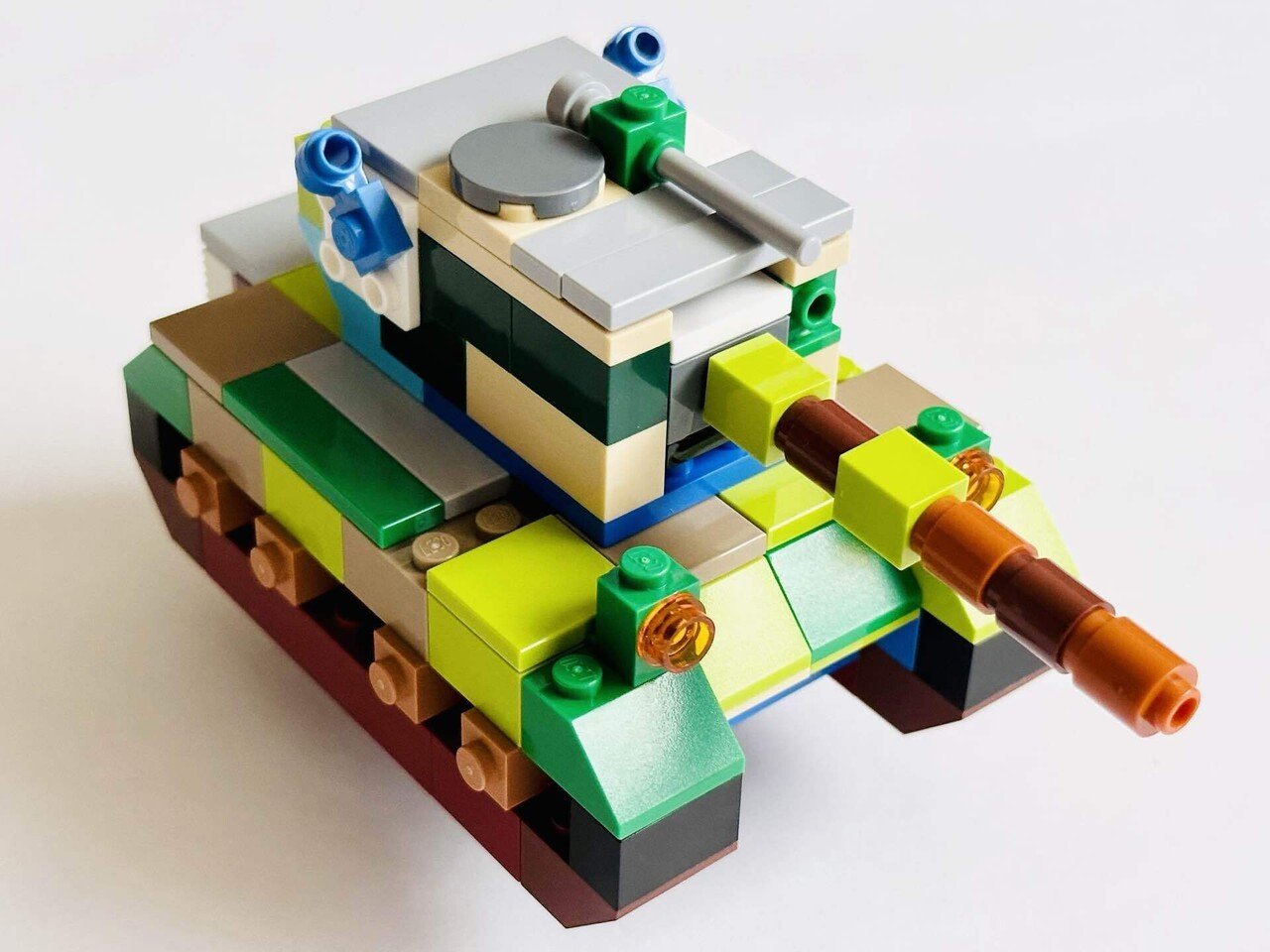360度、回転する砲塔を再現した、戦車をレゴブロックで作りました
