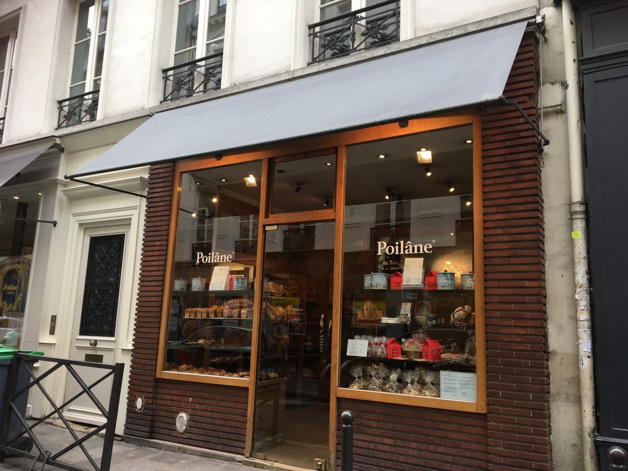 ポワラーヌ キッチンリネン 老舗パン屋 Poilane 下町の老舗パン屋ポワラーヌ Poilane in Paris
