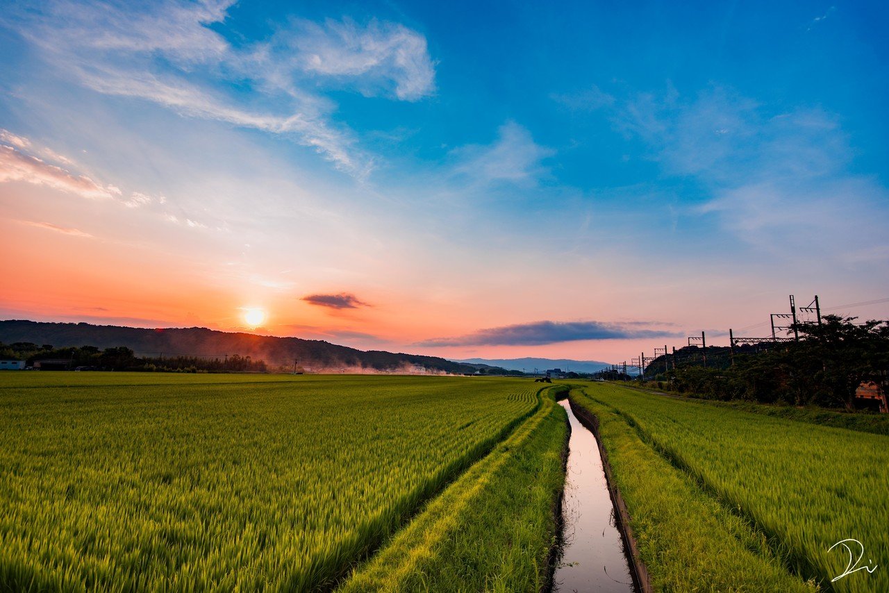 太陽と雲が織りなす色彩の物語｜稲田大樹