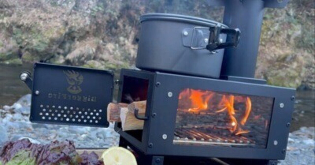 ガラス窓で中が見える！ 調理と焚き火が同時に楽しめる薪ストーブ