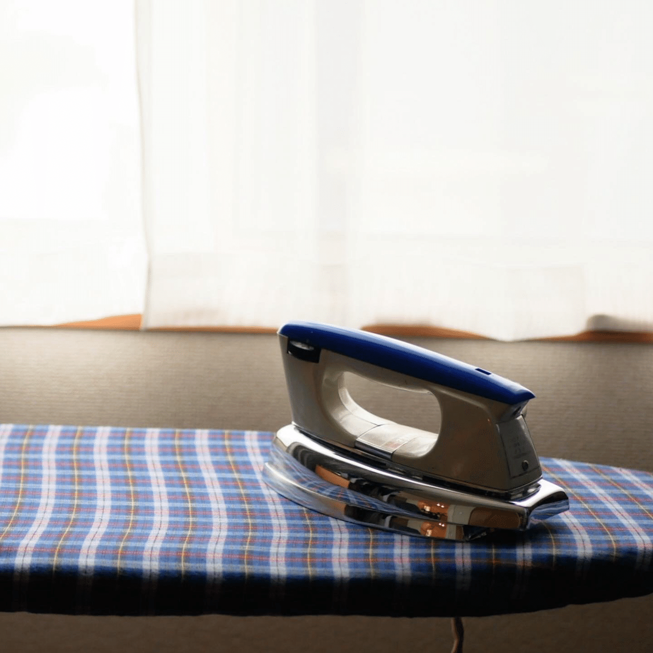 1960年代のアイロンを現役で使う【買わない暮らし】｜シトロンの手仕事