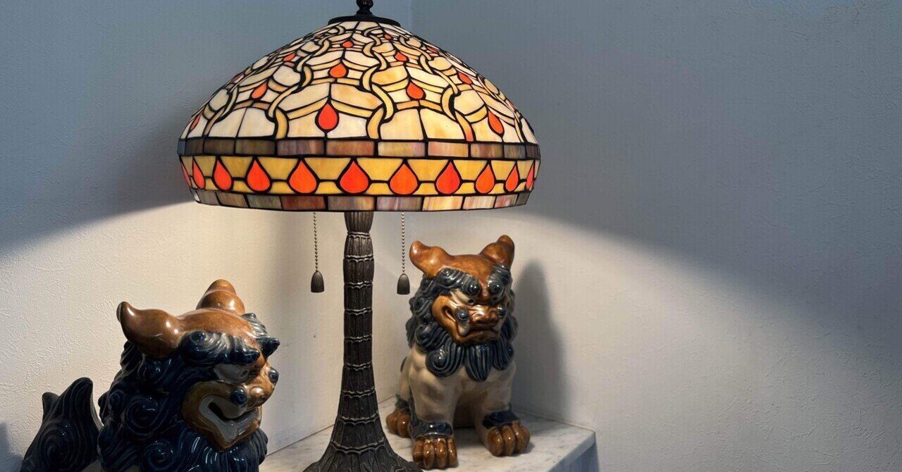 ステンドグラスランプ アンティーク調 銅像 彫刻