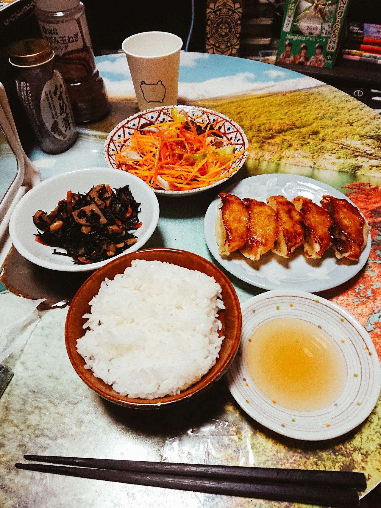 さてさてさーて 今日の晩御飯は餃子定食 サミットの肉餃子にひじきの煮物とニンジンサラダ 餃子 美味しかったです 今夜も満ち足りました ご馳走さまでした 明日は楽しみにしてたmellow Me 炭酸水 けたし Note