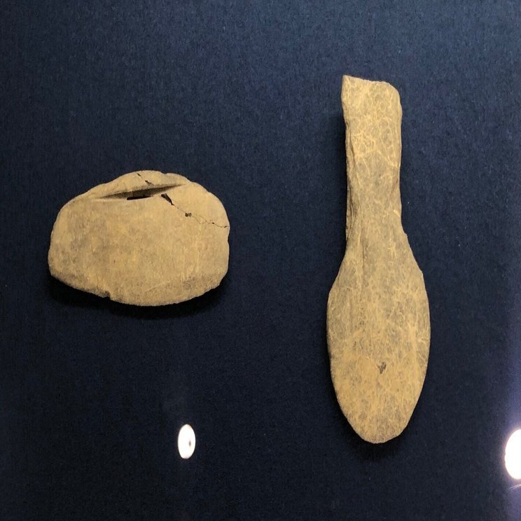 2023/03/28/火）用の美の石器 石包丁(いしぼうちょう)と石鍬(いしくわ