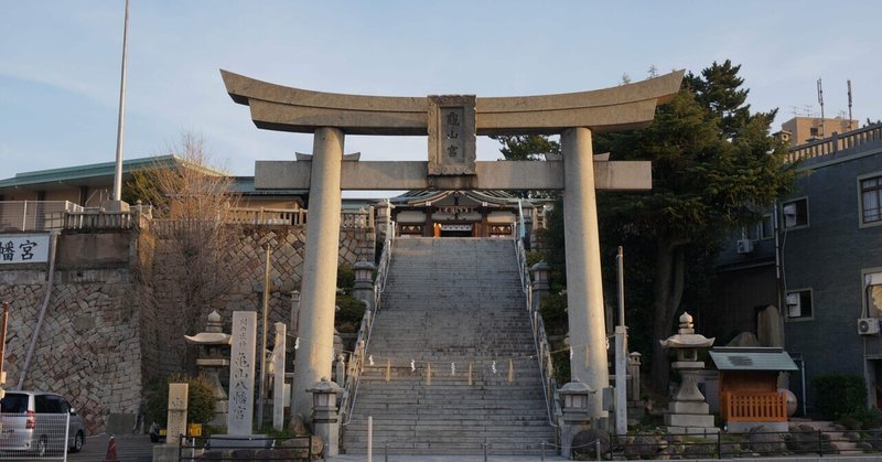 唐戸市場の守り神？？関門海峡を少し上から一望できる神社（山口県下関市　亀山八幡宮）