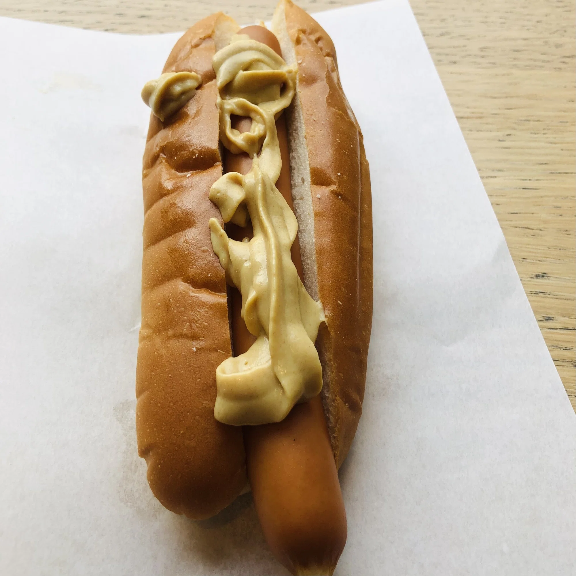 IKEA立川でトッピングなしホットドッグで無料のマスタード。無着色なん
