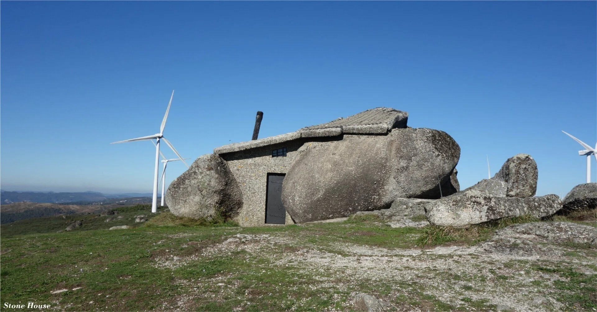 溶岩の家('94ポルトガル/仏/独) ファフェの石の家 ｜山際 認 / 建築家