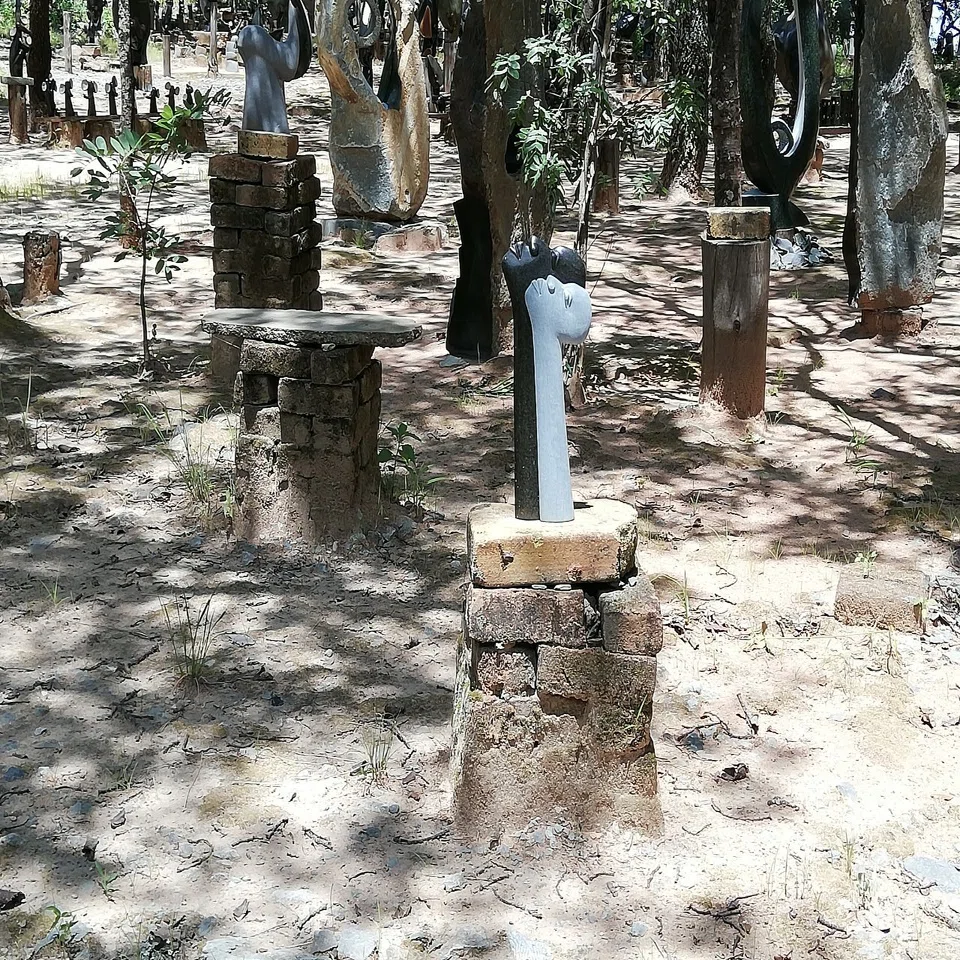 ジンバブエでショナ彫刻体験｜原井けいこ