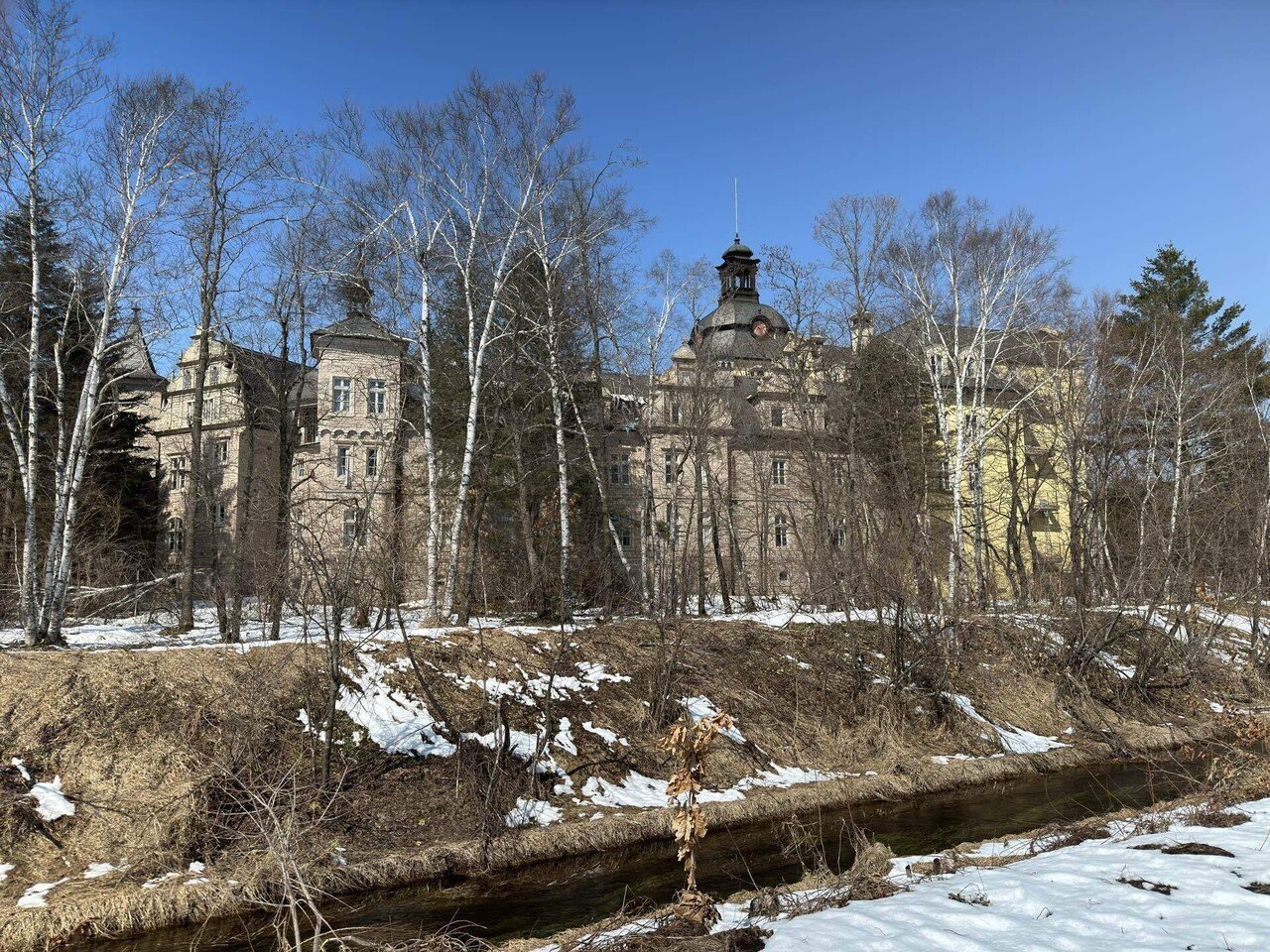グリュック王国／メタルキイホルダー【既に廃墟になったテーマパークでした】。 北海道 グリュック王国 キーホルダー 当時物 稀少 廃墟 - メルカリ