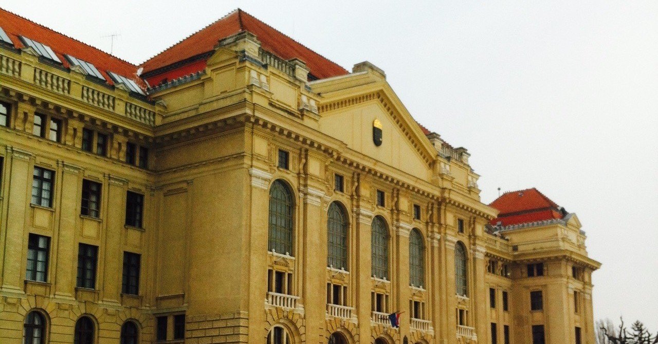 1年1学期 ハンガリー国立デブレツェン大学医学部医学科 通称 本コース について ねむるこ ハンガリーの医学生 Note