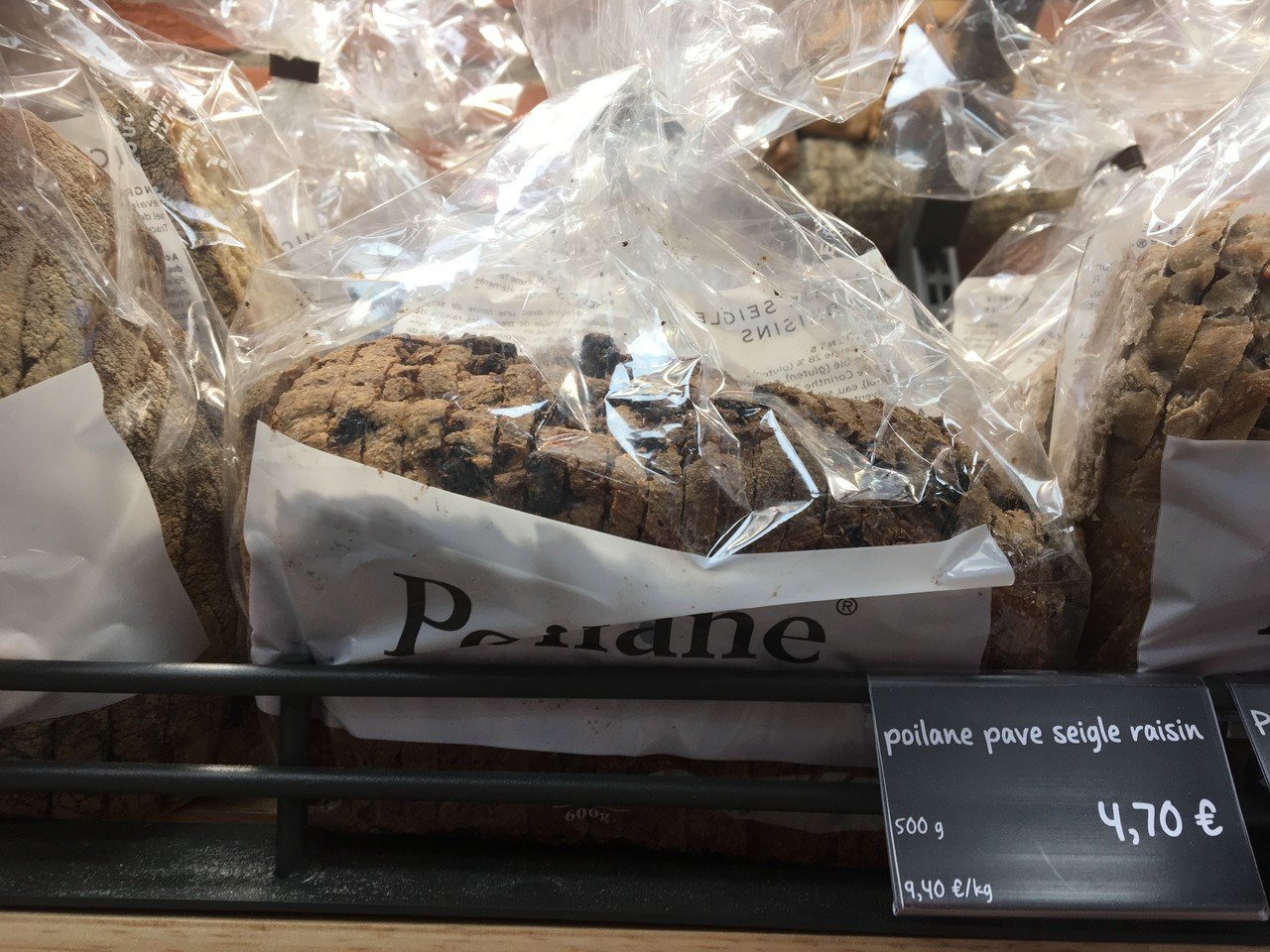 パリで人気のパン屋さんPoilâne（ポワラーヌ）の意外で便利な買い方_