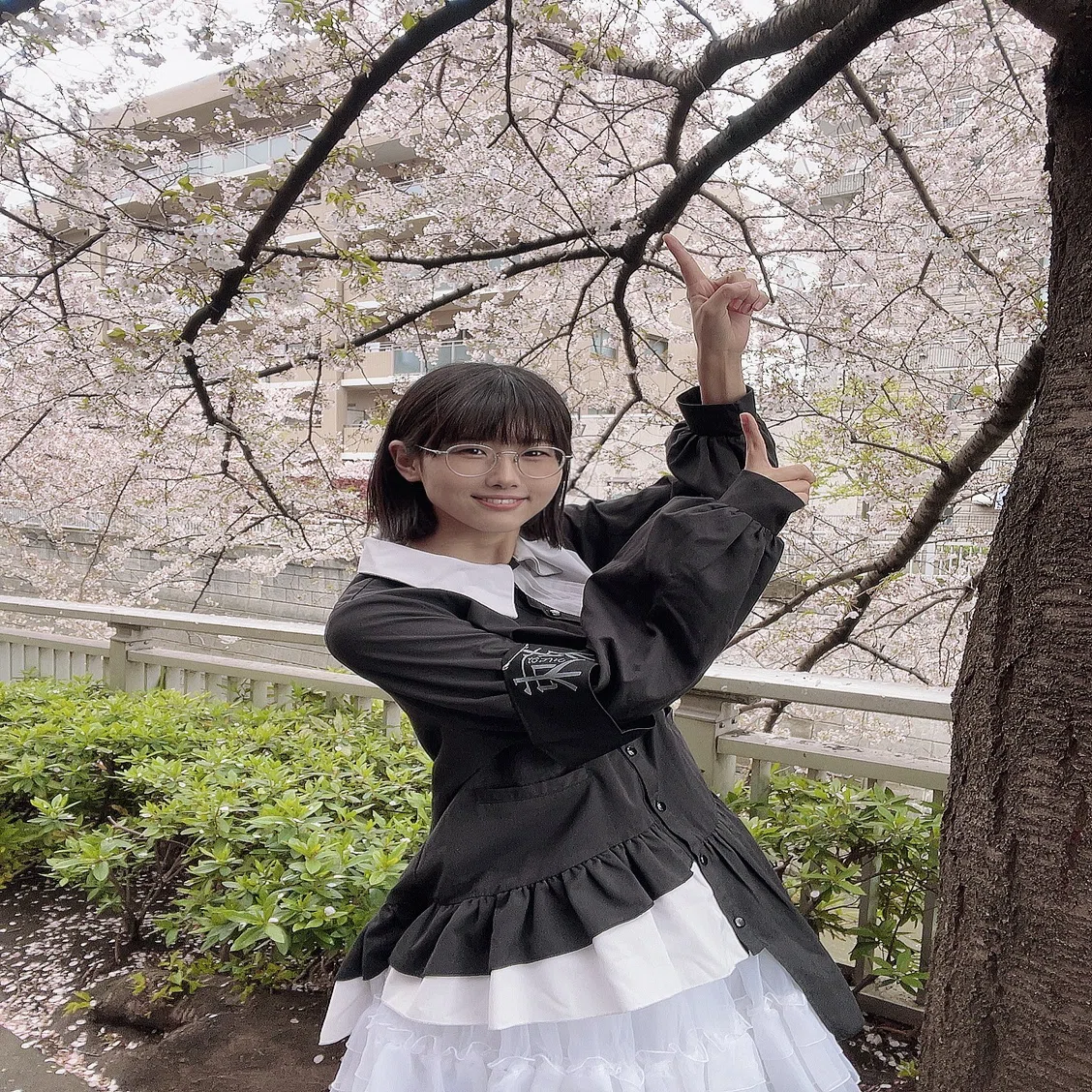 4月のチェキ｜廻環美