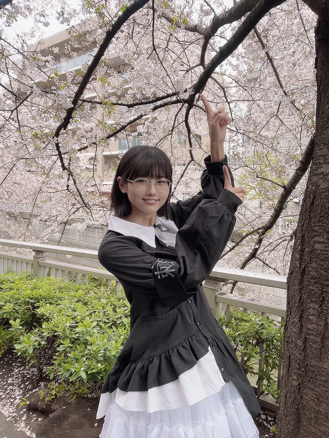 4月のチェキ｜廻環美