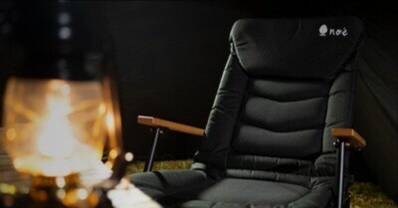 凸凹地面にフィット。どこでも座れる折りたたみリクライニングチェア