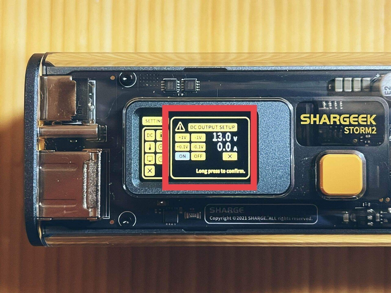 見た目だけじゃない！スケルトンモバイルバッテリーSHARGEEK (SHARGE