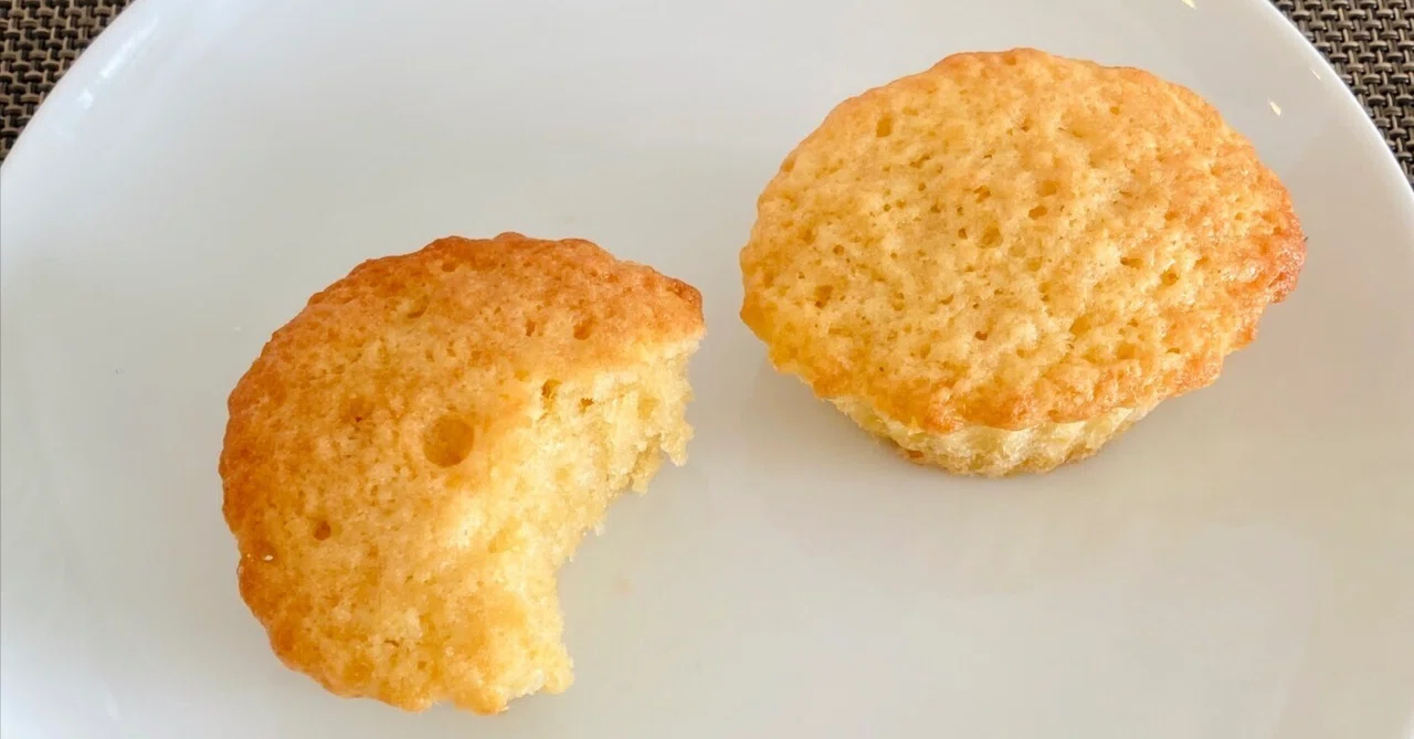 I made cupcakes using the microwave's auto-recipe function.｜NAO