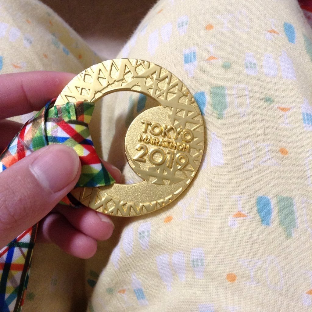 昨日東京マラソンを走った 前日の天気 予報では午後から夕方にかけて雨だったが 当日は朝からずっと雨だった 雨の装備をしていなかったのでスタート前にぶるぶるふるえていたらボランティアの人からカイロとレインコ 大口むにゃむにゃ Note