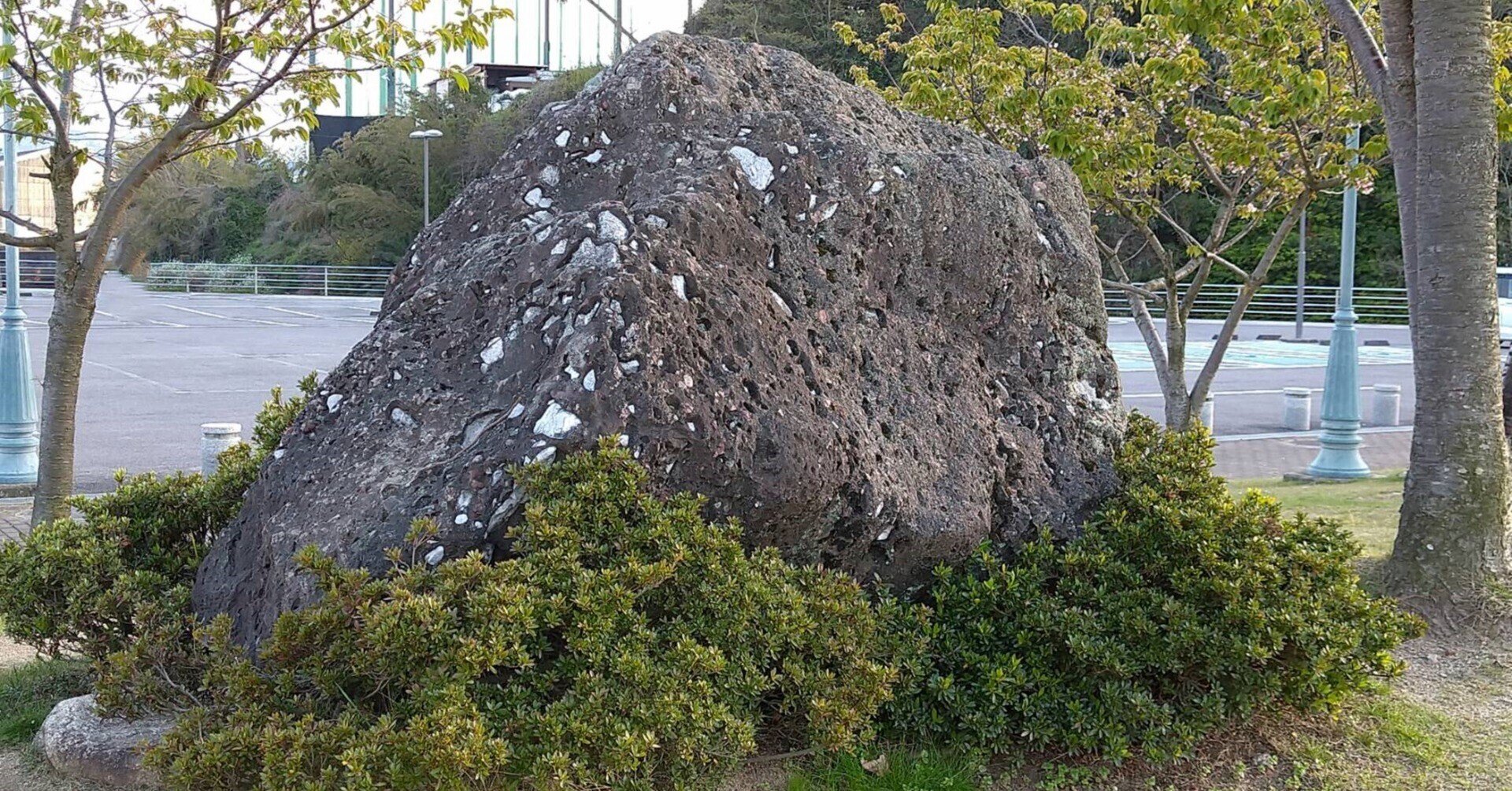 大人の上質 さざれ石（細石）神宿る石と呼ばれています。置物